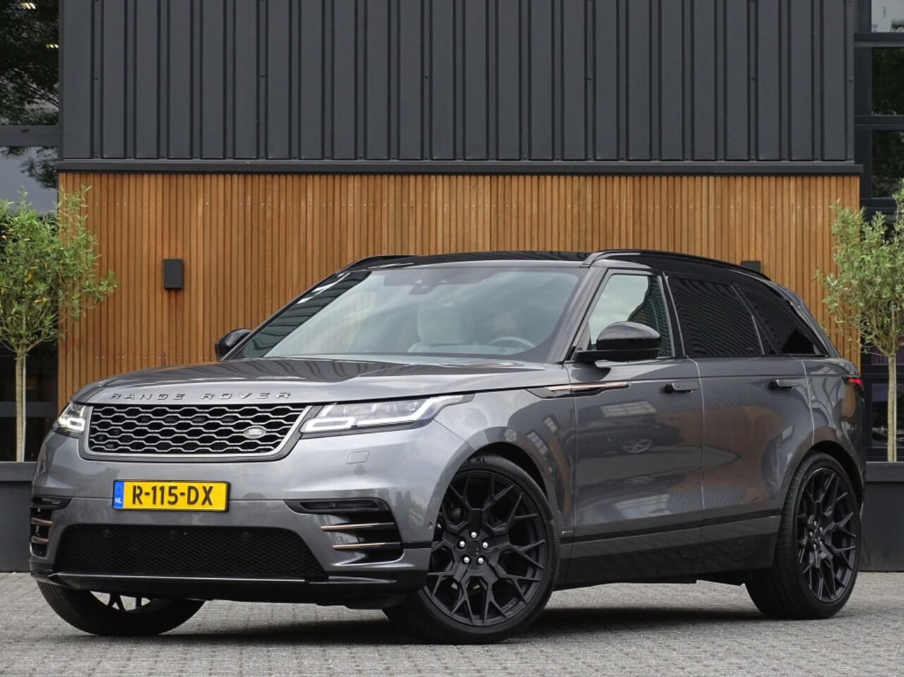 Land Rover Range Rover Velar - 2.0 I4 AWD R-Dynamic SE 2.0 I4 240PK AWD R-Dynamic SE 2017 / LED - AutoWereld.nl