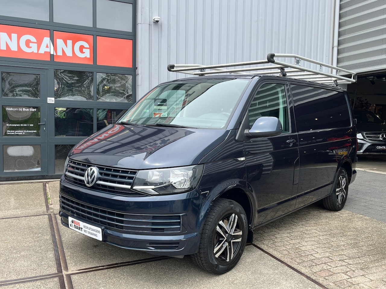 Volkswagen Transporter - 2.0 TDI L1H1 102PK|Airco|Camera|Carplay|Bluetooth|Imperiaal|Trekhaak - AutoWereld.nl