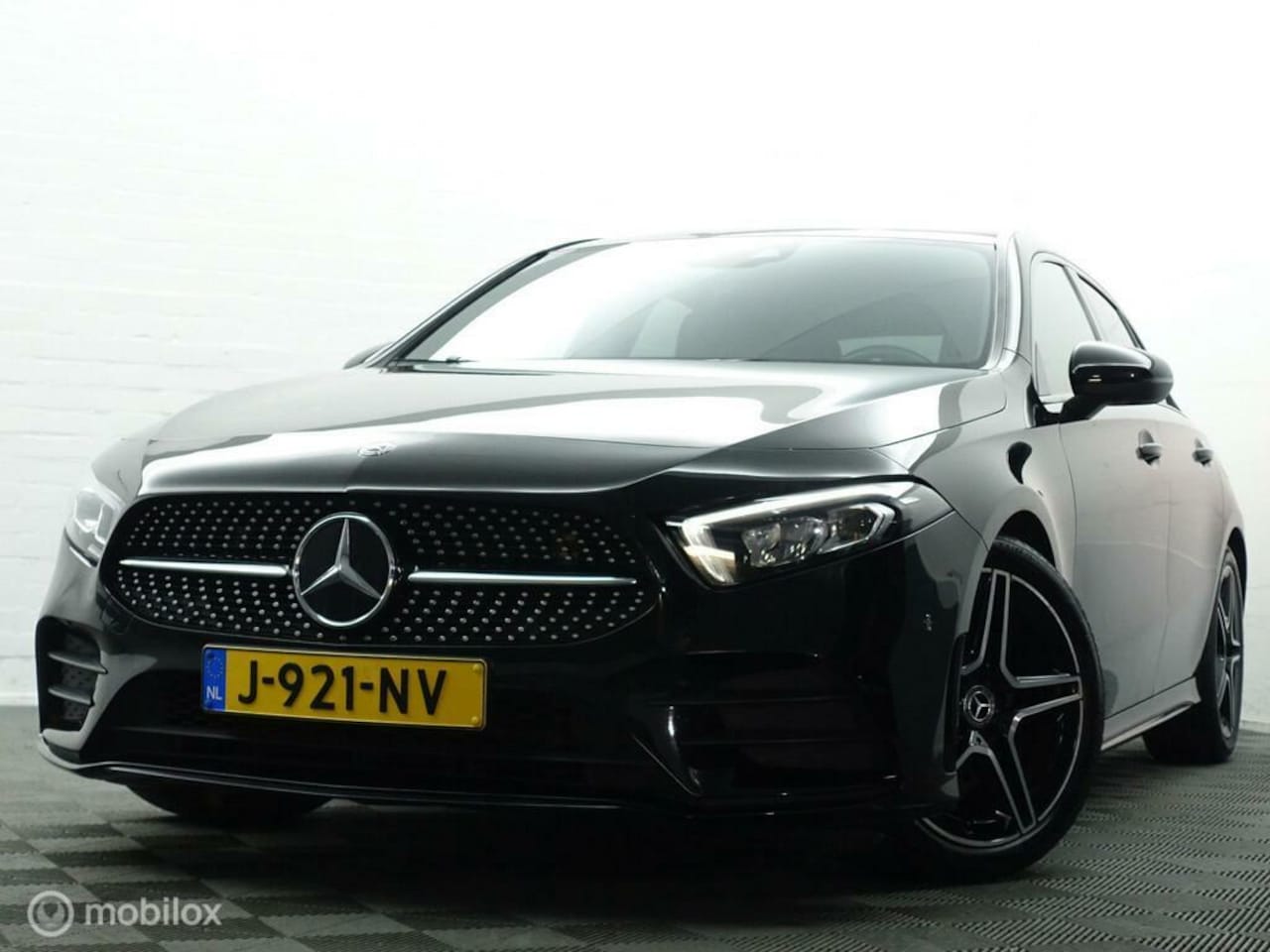 Mercedes-Benz A-klasse - 180 Solution AMG Night Upgrade € 299 - AutoWereld.nl