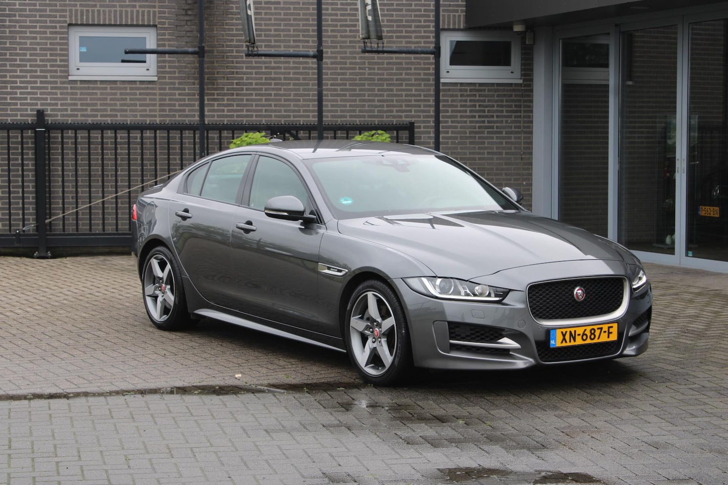 Jaguar XE - 2.0 R-Sport Camera/Xenon/Dealer onderhoud Incl Garantie!! - AutoWereld.nl