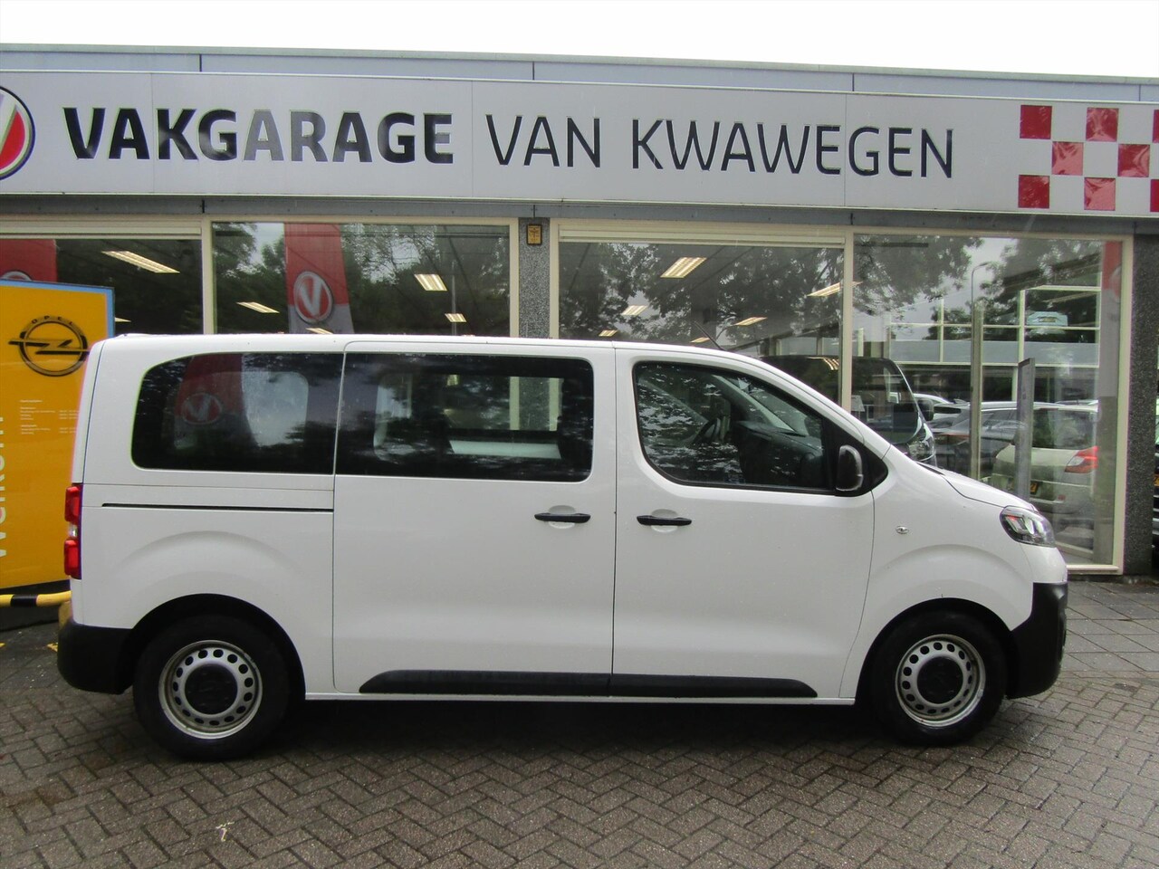 Opel Vivaro - 9 PERS.BUS AIRCO, CRUISE C. BLUET. 10 STUKS - AutoWereld.nl