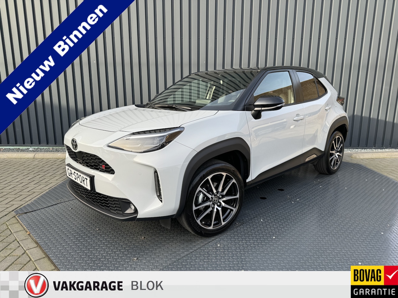 Toyota Yaris Cross - 1.5 Hybrid GR Sport / Bi tone | JBL | BSM | Head-up | 10 jr GARANTIE | Rijklaar!! - AutoWereld.nl