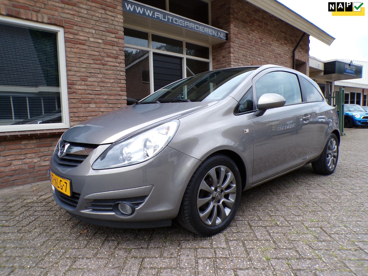 Opel Corsa - 1.4-16V '111' Edition 1.4-16V '111' Edition - AutoWereld.nl