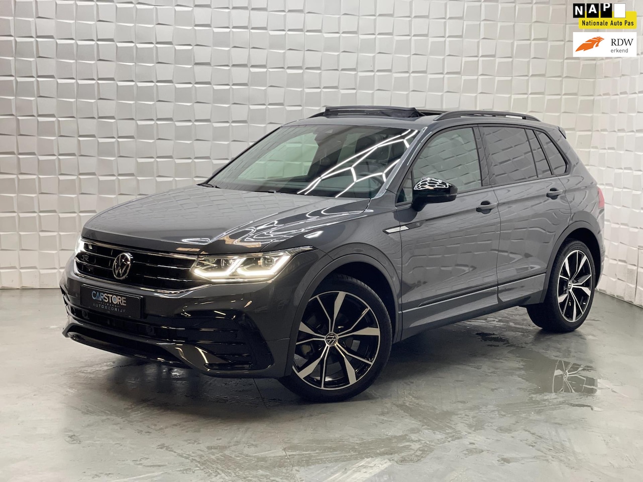 Volkswagen Tiguan - 1.5 TSI 2x R Line PANO VIRTUAL CAM ACC IQ - AutoWereld.nl