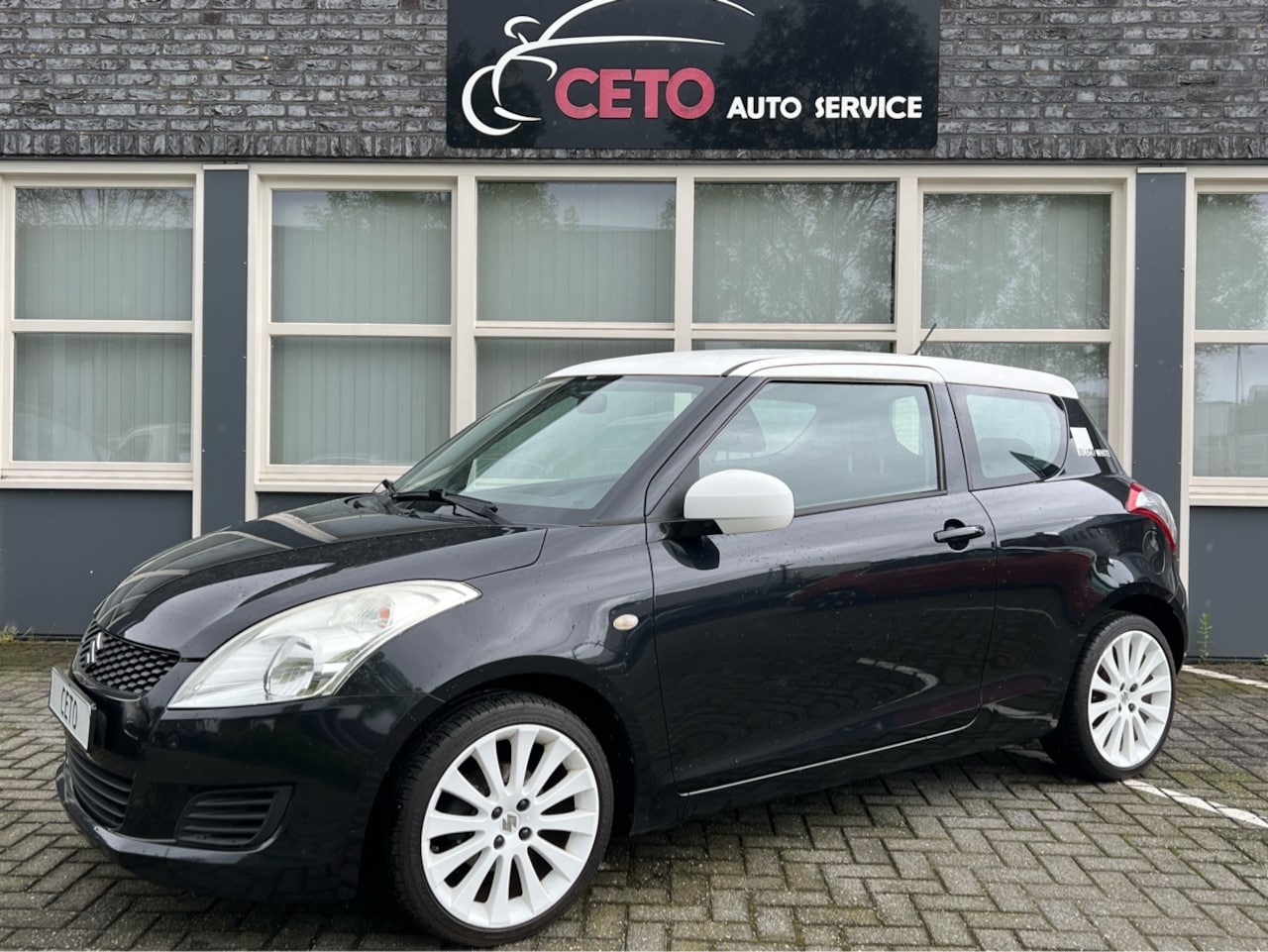 Suzuki Swift - 1.2 Comfort EASSS white&black - AutoWereld.nl