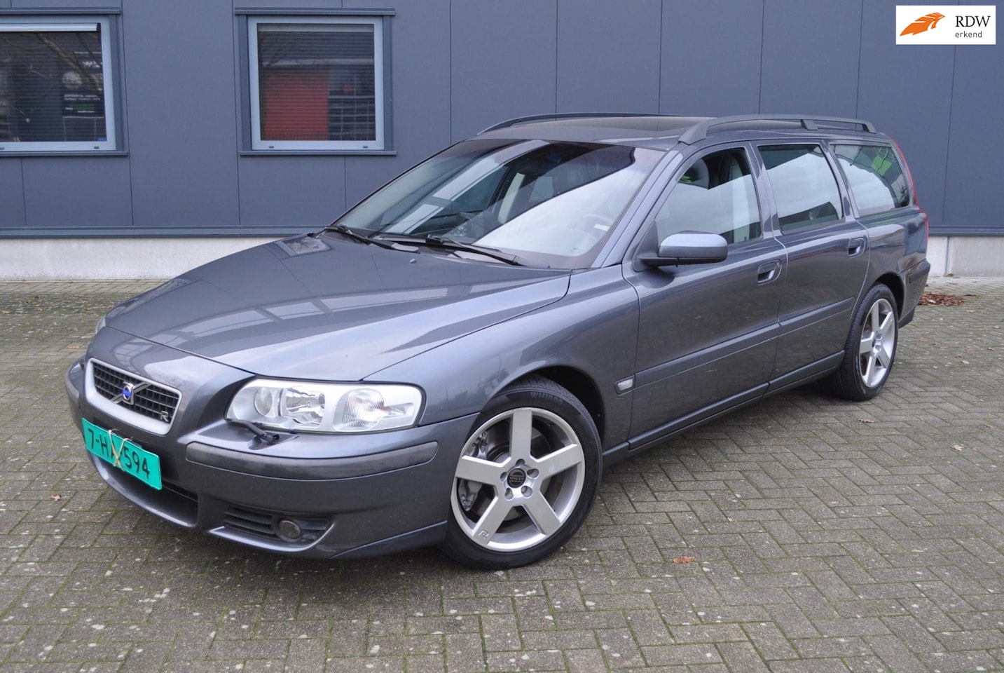 Volvo V70 - 2.5 R Geartronic 2.5 R Geartronic, 7 persoons, netto € 10.950, bijtel vriendelijk! - AutoWereld.nl