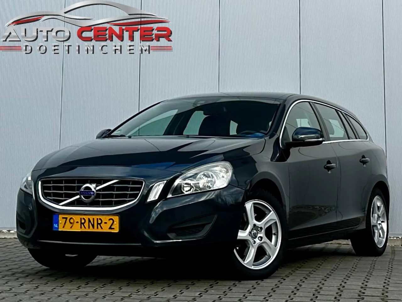 Volvo V60 - 1.6 T3 Momentum Navi - AutoWereld.nl