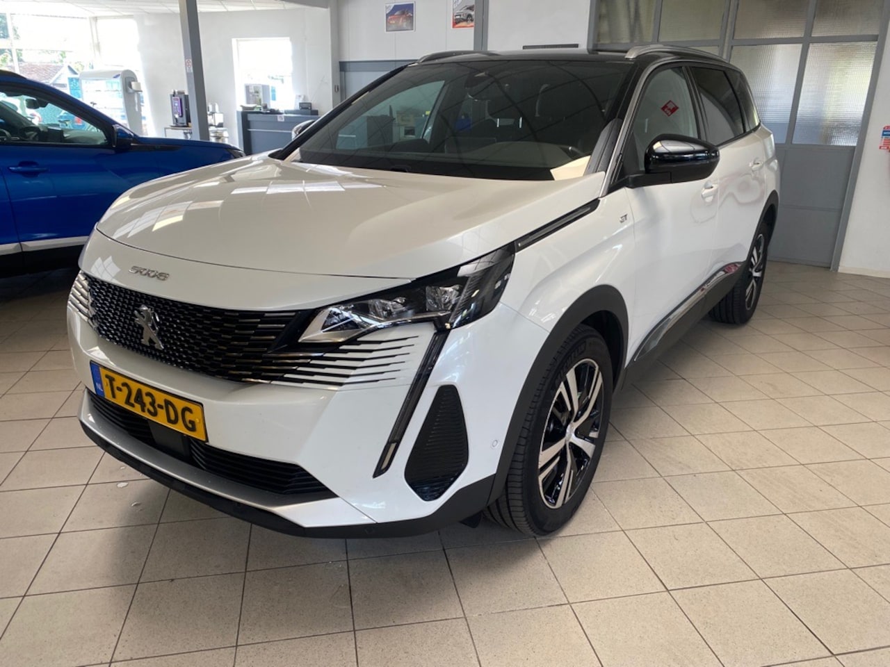 Peugeot 5008 - 1.2 PureTech 130pk EAT8 GT 7 PERS - AutoWereld.nl