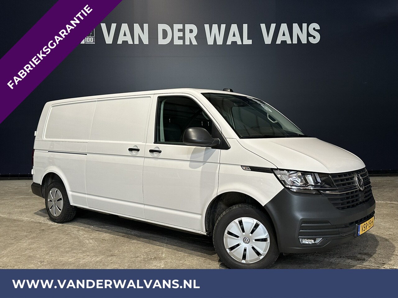 Volkswagen Transporter - 2.0TDI 150pk L2H1 Euro6 Fabrieksgarantie Airco | Trekhaak | Cruisecontrol Parkeesensoren, - AutoWereld.nl