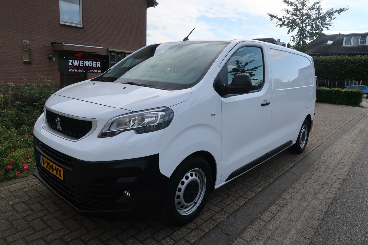 Peugeot Expert - Bestel 2.0 BlueHDI 180pk Aut|NAVIGATIE|CARPLAY|TREKHAAK|DODEHOEK|CAMERA|PDC|AIRCO|1E EIGEN - AutoWereld.nl