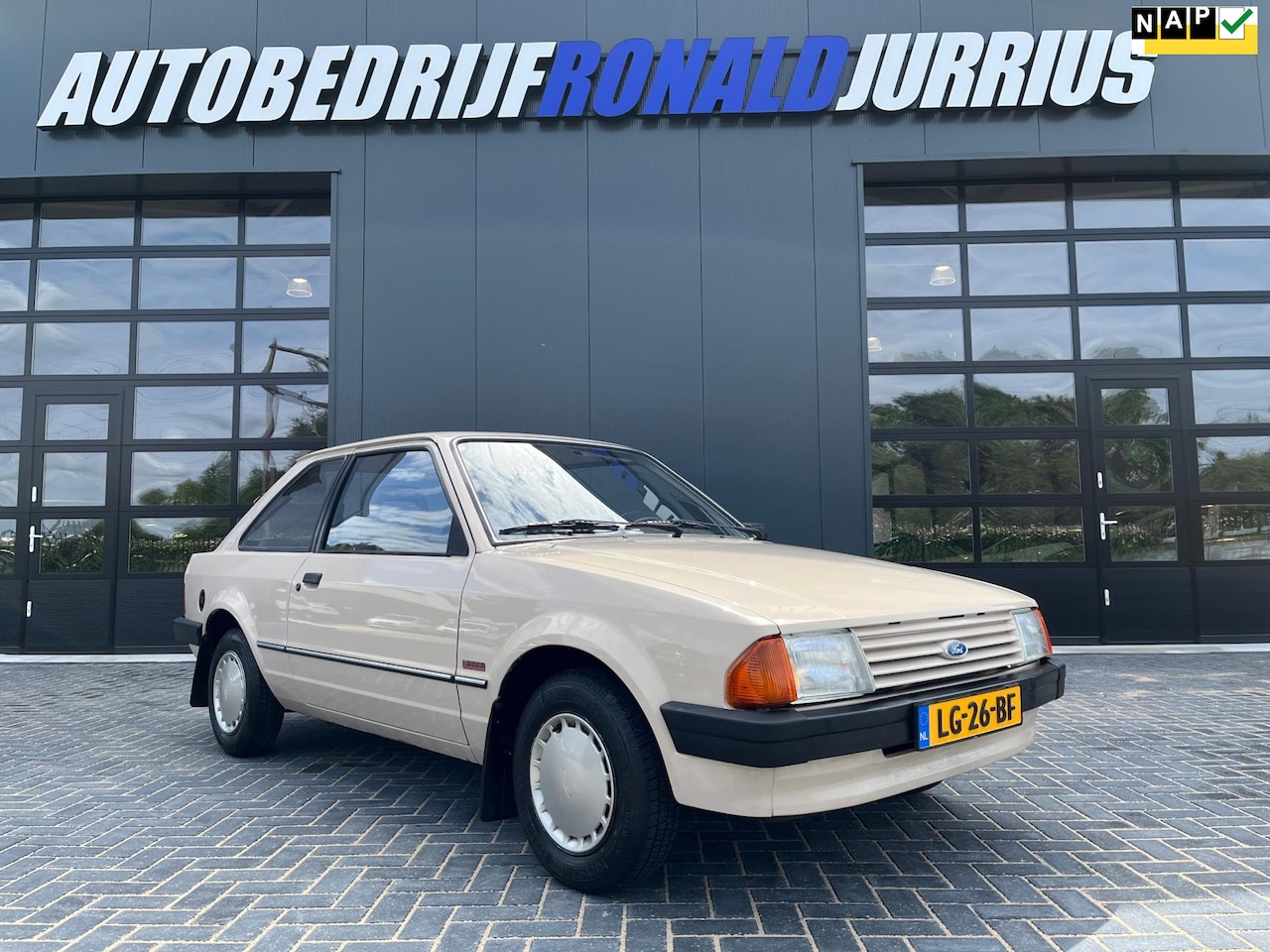 Ford Escort - 1.1 Laser NL.Auto/Uniek 1Ste Eigenaar 37.000km!! Originele staat !! - AutoWereld.nl