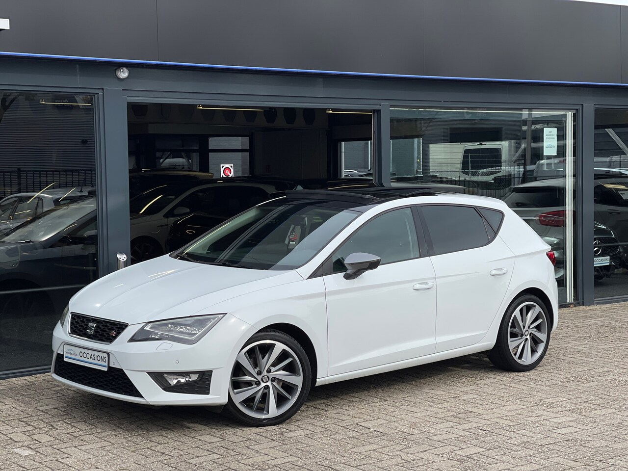 Seat Leon - 1.4 TSI FR PANO/STOELVERWM/CRUISE/LED/PDC/VOL - AutoWereld.nl