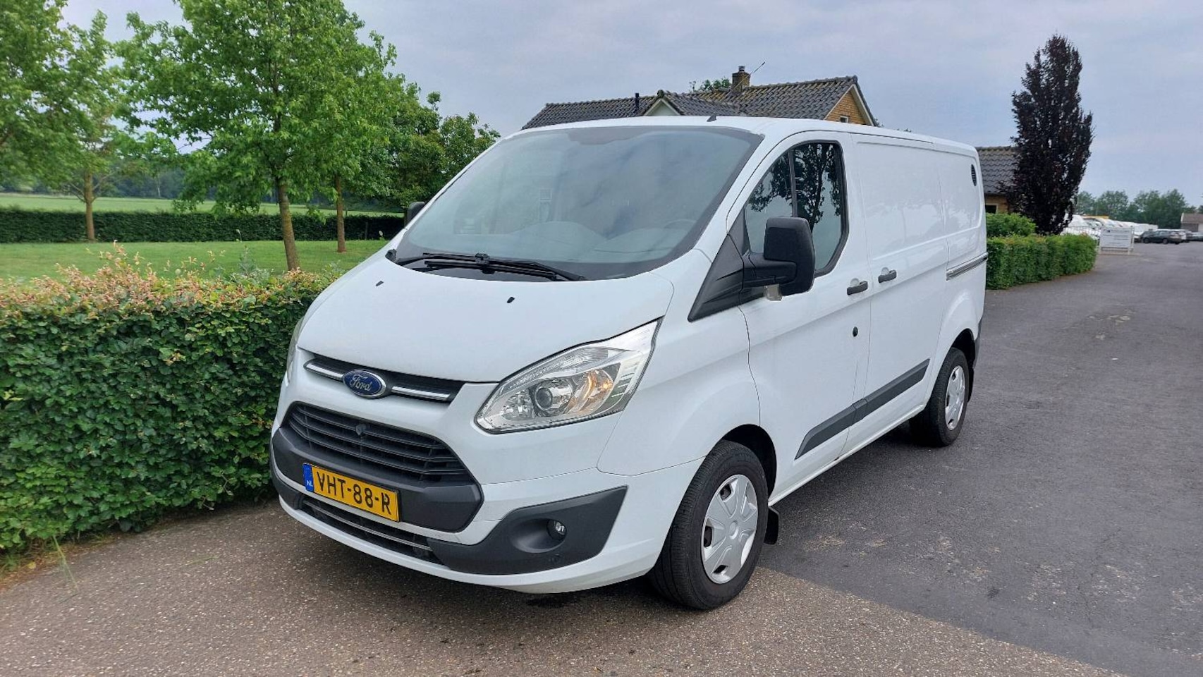 Ford Transit Custom - 290 2.0 TDCI L1H1 Limited AIRCO/NAVI BJ 2017 - AutoWereld.nl