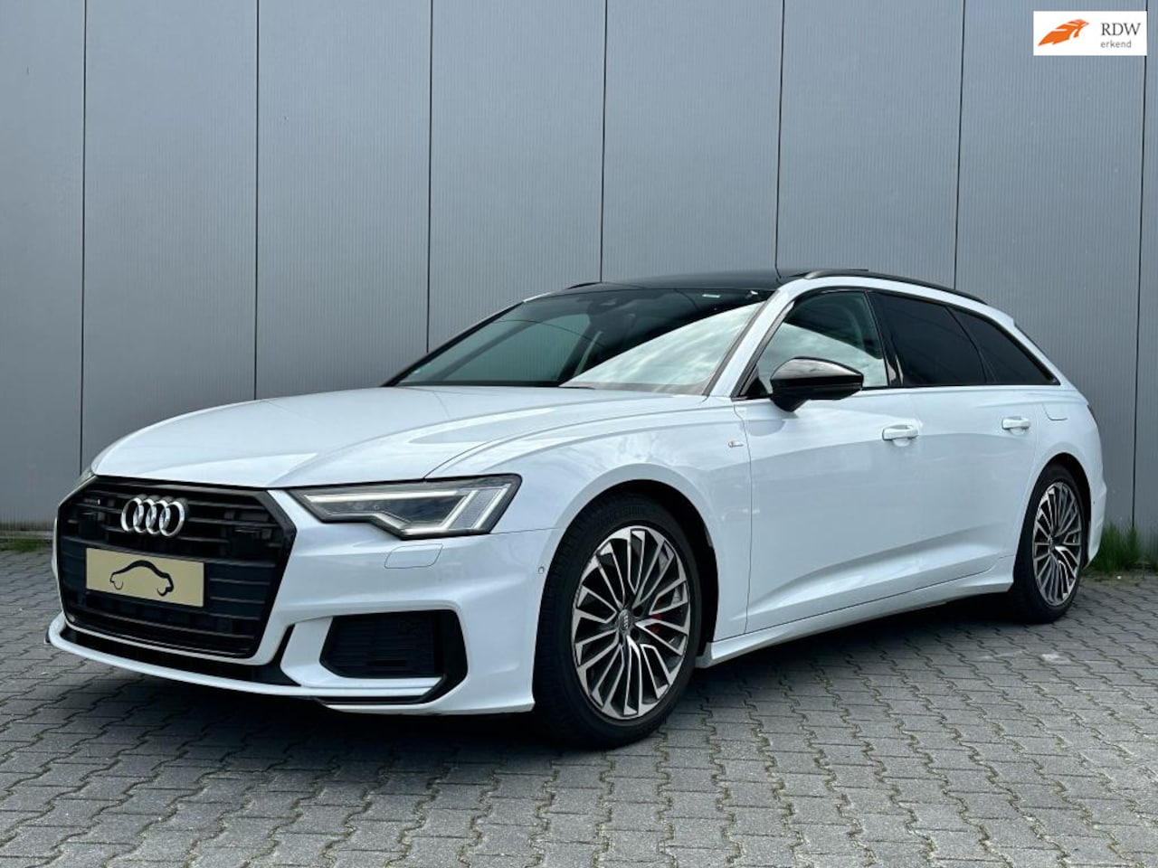 Audi A6 Avant - 55 TFSI e quattro S line / Pano / LED matrix / Black optiek - AutoWereld.nl