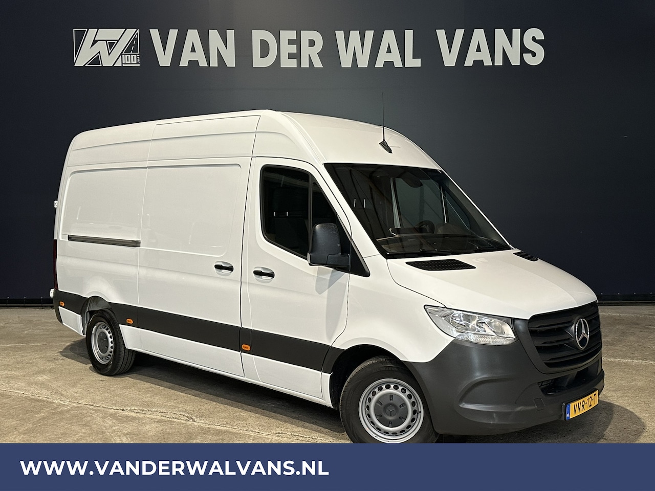 Mercedes-Benz Sprinter - 317CDI 170pk L2H2 Airco | Camera | Apple Carplay | Android Auto | Bijrijdersbank Bluetooth - AutoWereld.nl