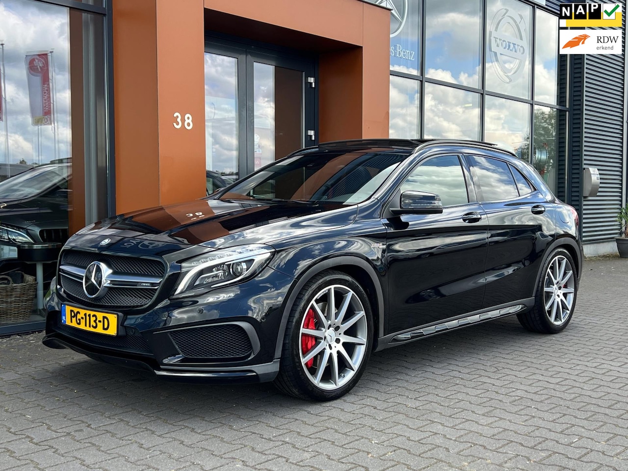 Mercedes-Benz GLA-Klasse - AMG45 4MATIC|panodak|Xenon|Leer|NAP - AutoWereld.nl