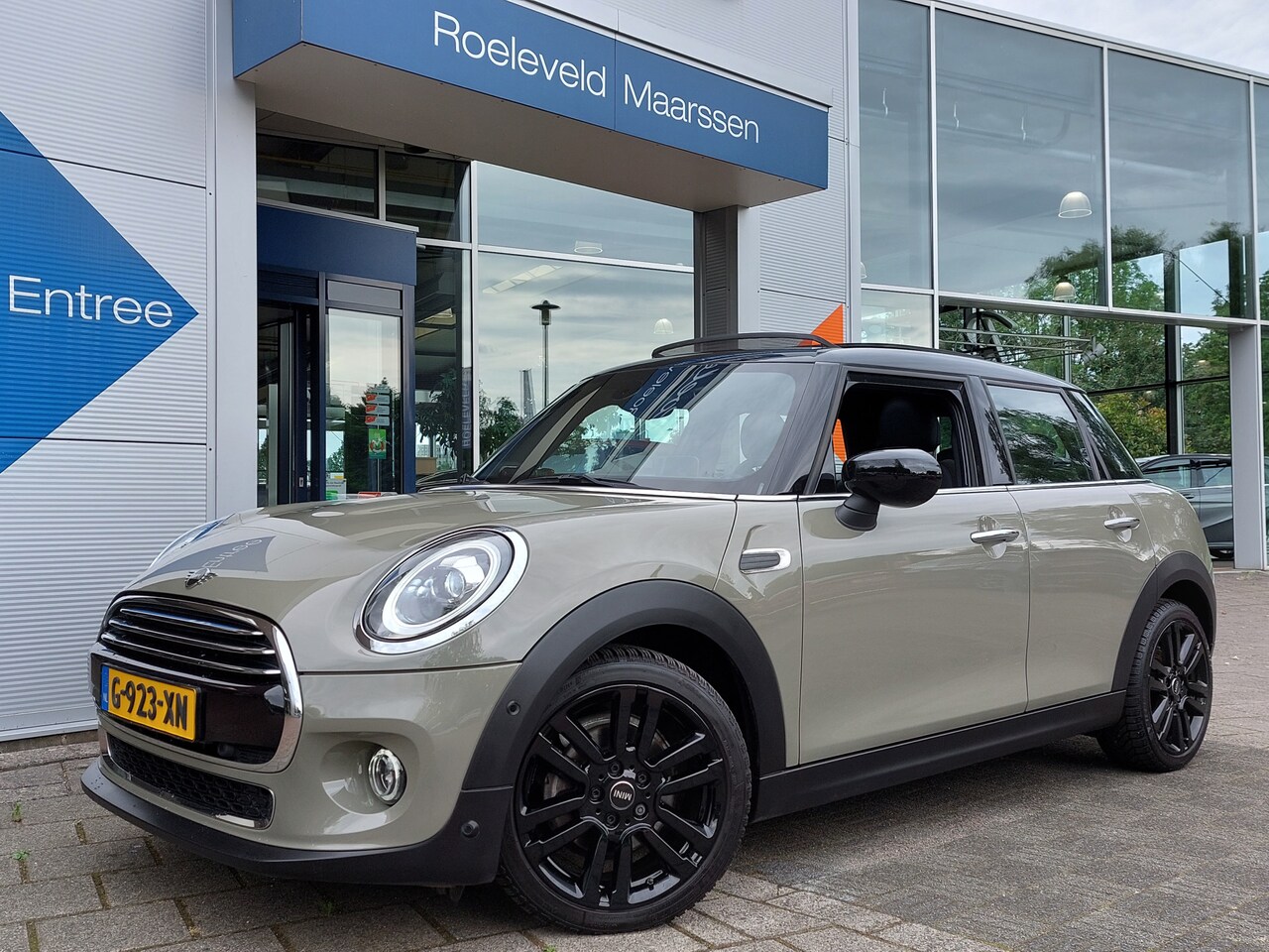 MINI Cooper - 1.5 136pk Cooper Chili Serious Business Pack 5-Deurs | Origineel NL | Navi+Apple Carplay | - AutoWereld.nl