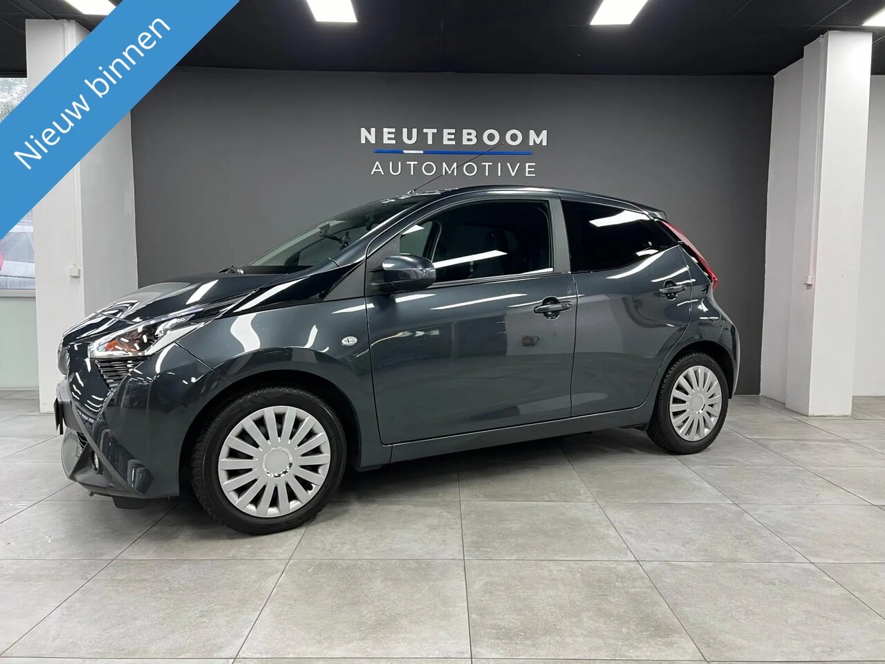 Toyota Aygo - 1.0 VVT-i X-PLAY AUTOMAAT | CARPLAY | LANE | CAM - AutoWereld.nl