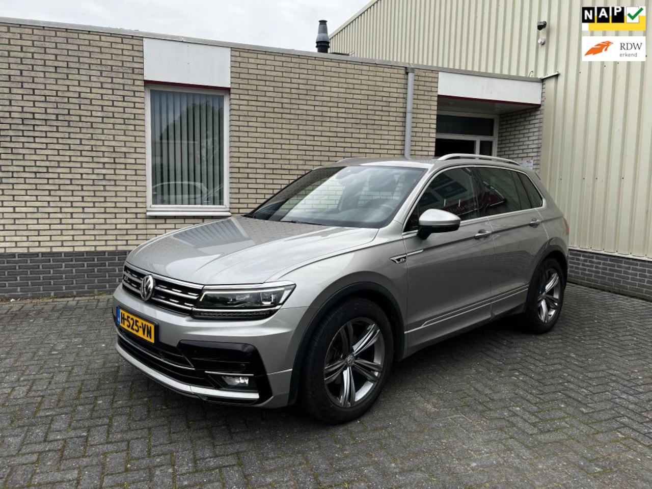 Volkswagen Tiguan - 1.5 TSI ACT Highline Business R Trekhaak - AutoWereld.nl