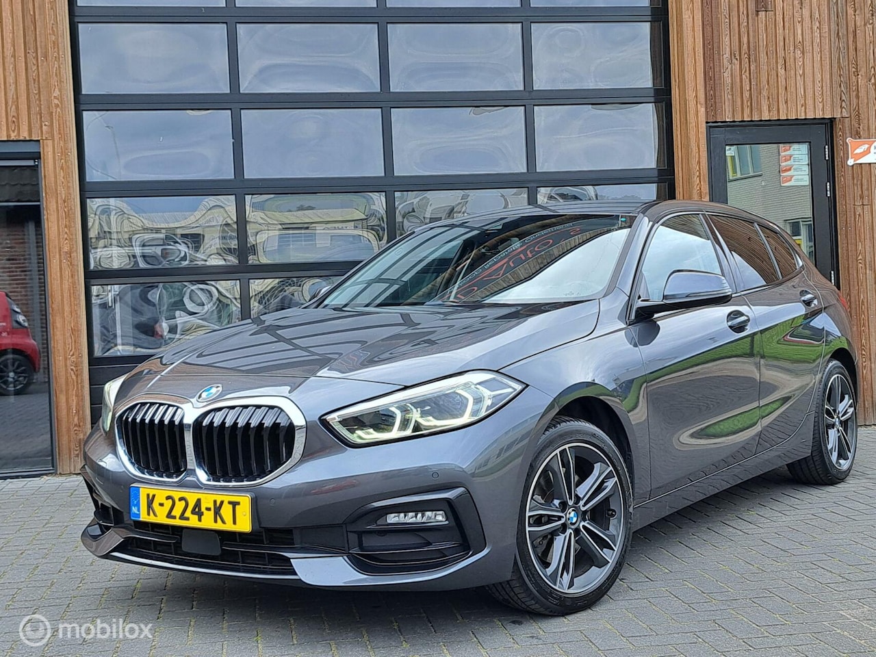 BMW 1-serie - 118i VIRTUAL CARPLAY LED NAVI CRUISE AUTOMAAT - AutoWereld.nl