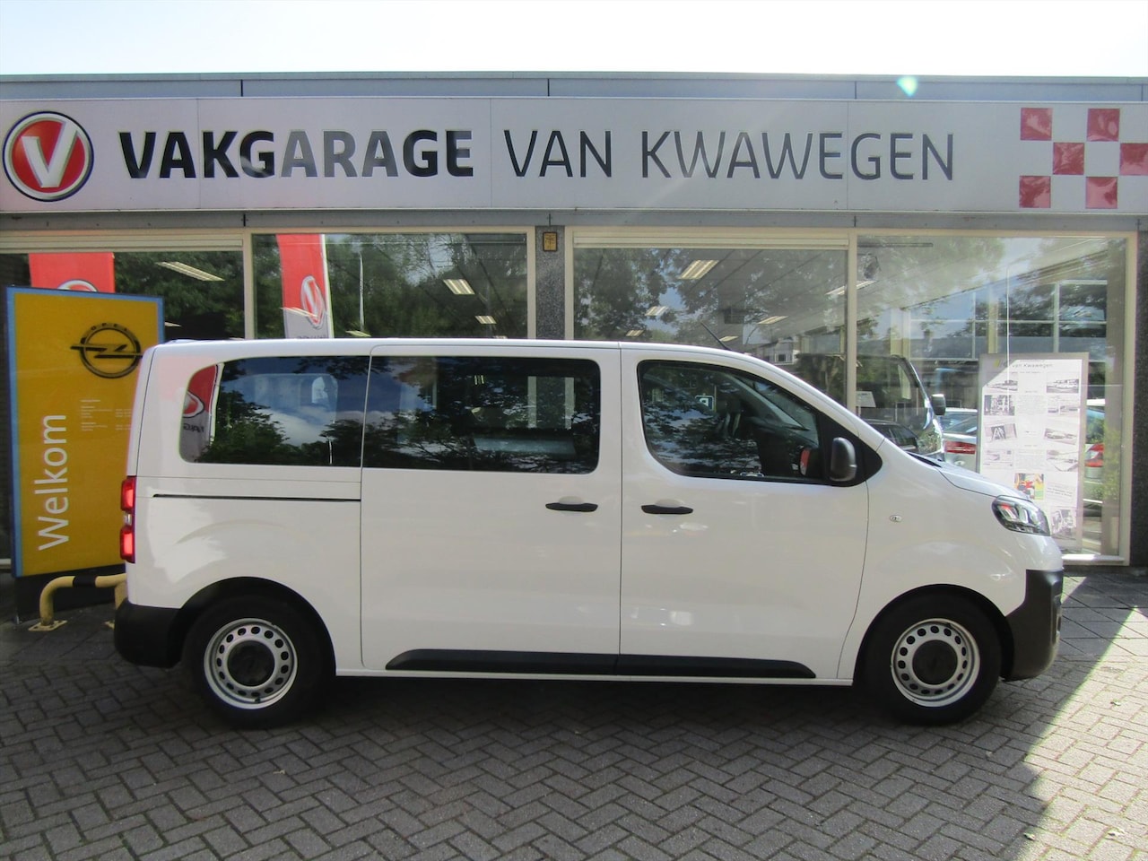 Opel Vivaro - 9 PERS.BUS AIRCO, CRUISE C. BLUET. 10 STUKS - AutoWereld.nl