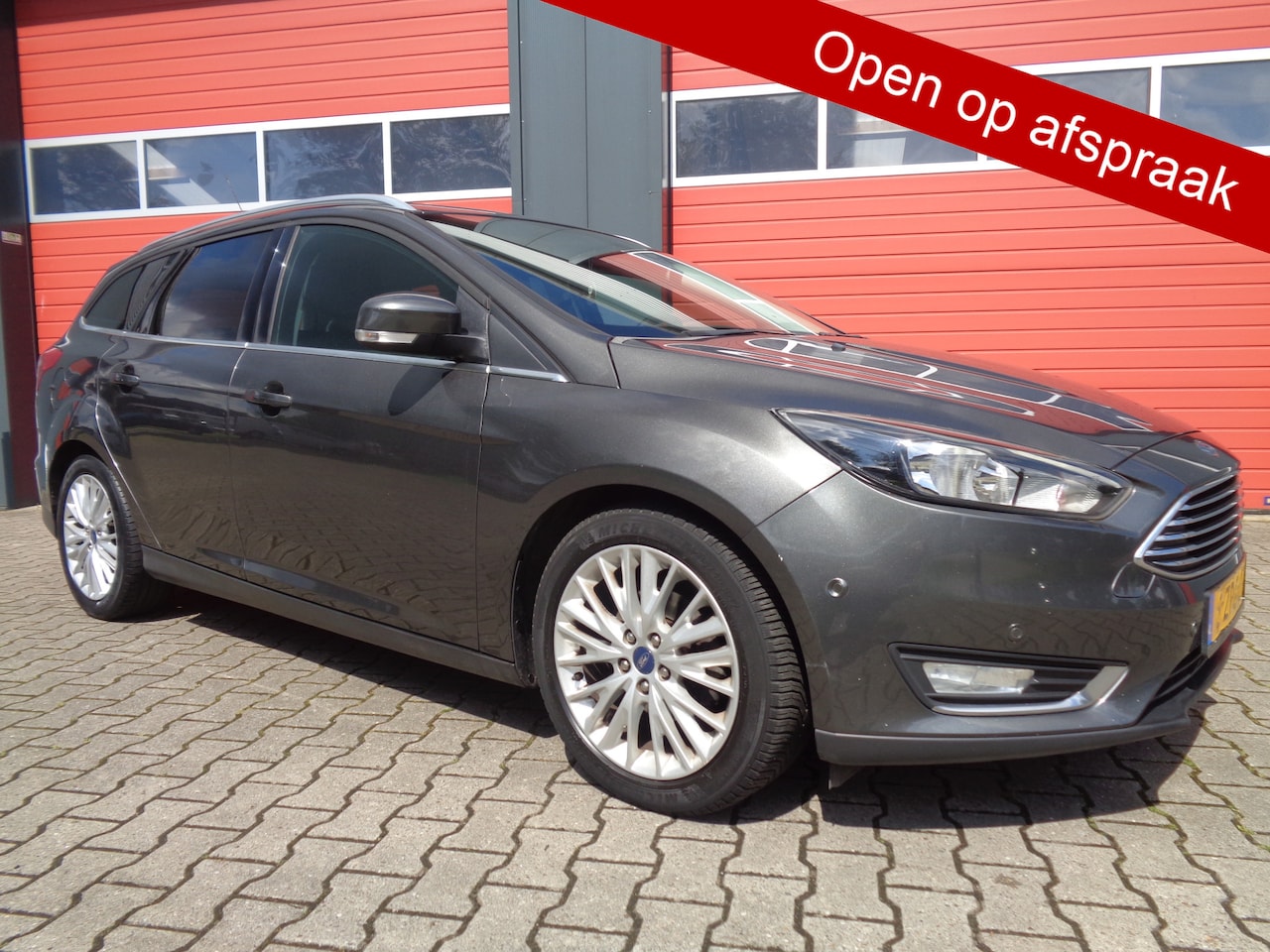 Ford Focus Wagon - 1.0 First Edition 126PK Clima Cruise Navi LMV 6-BAK NL-Auto - AutoWereld.nl