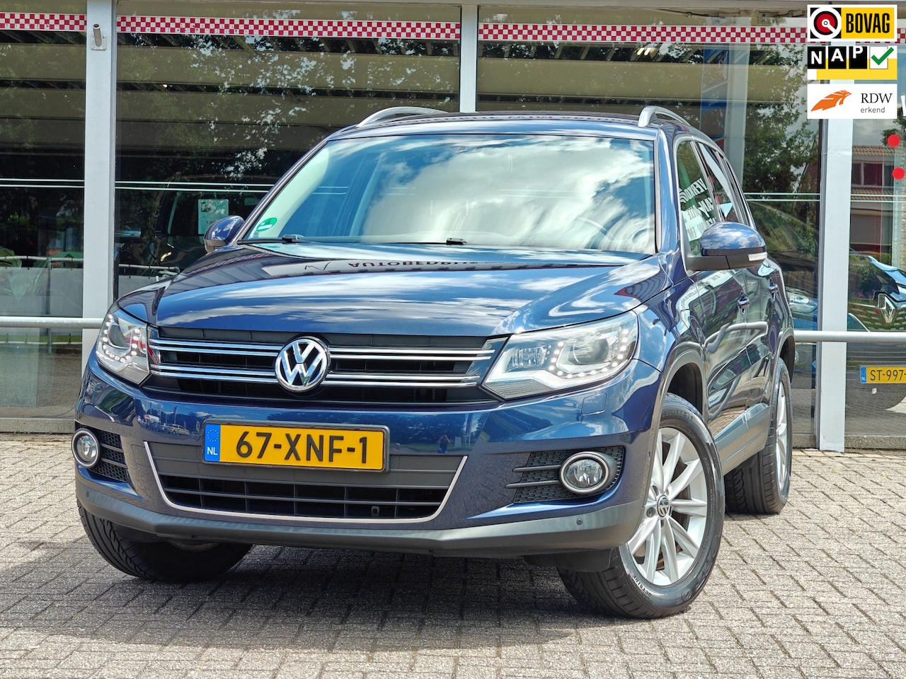 Volkswagen Tiguan - 1.4 TSI Sport&Style| Trekhaak wegklapbaar|PDC voor en achter| Dealer onderhouden - AutoWereld.nl