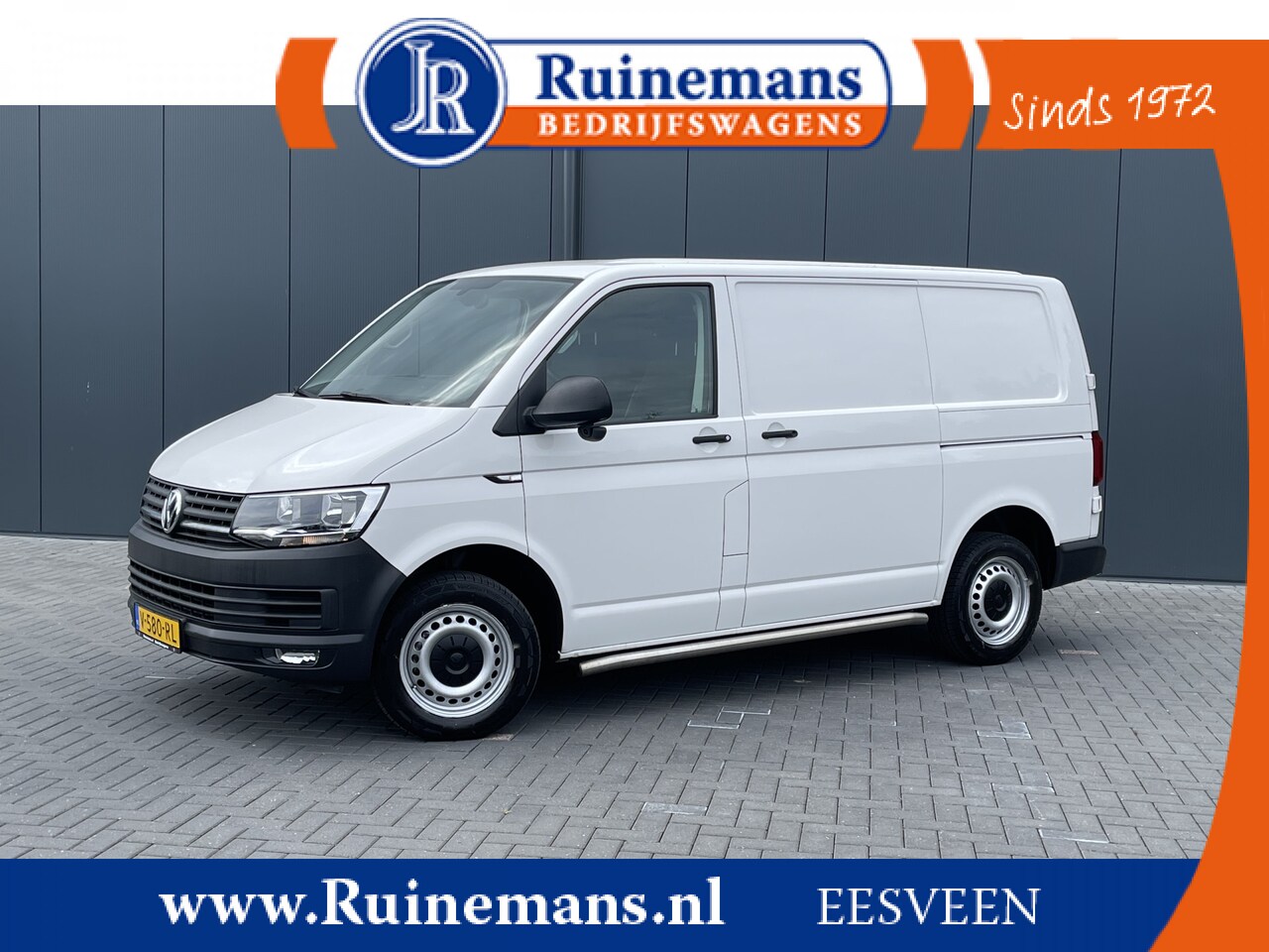 Volkswagen Transporter - 2.0 TDI 102 PK / L1H1 / 2x SCHUIFDEUR / AIRCO / CRUISE / NAVI / CARPLAY - AutoWereld.nl