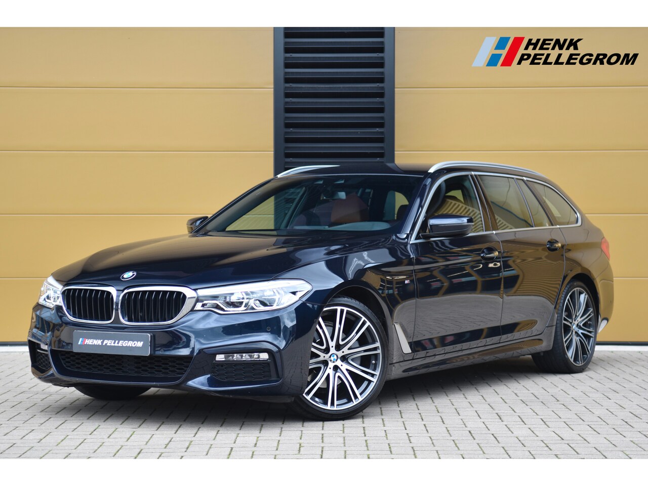 BMW 5-serie Touring - 520i High Executive * M-Sportpakket * 20''inch Lm * Comfortstoelen * - AutoWereld.nl