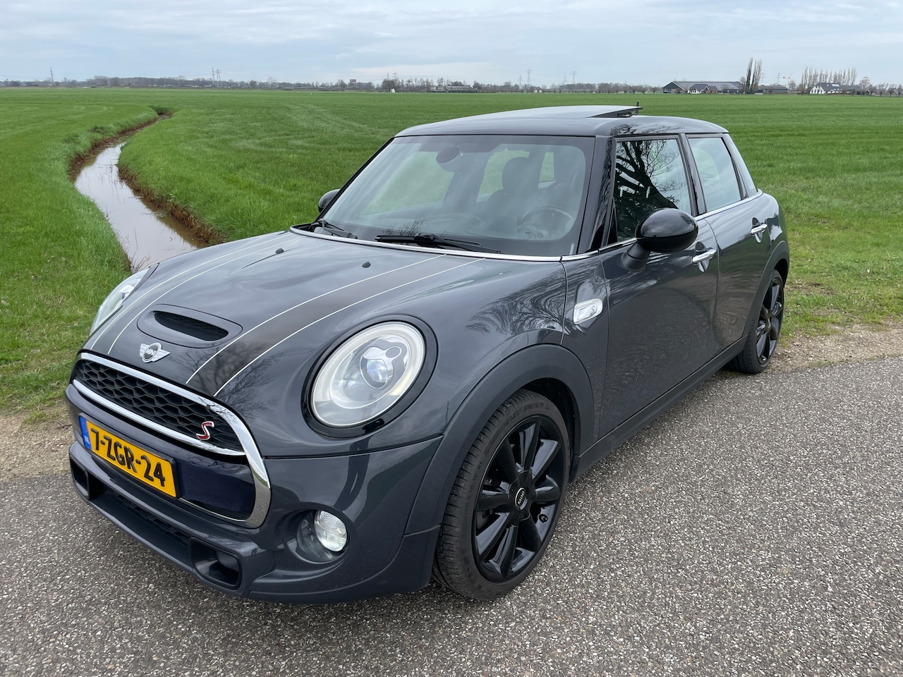 MINI Mini - 2.0 Cooper S Chili Serious Business Harman Kardon, panorama dak, professional navigatie en Head-up display - AutoWereld.nl