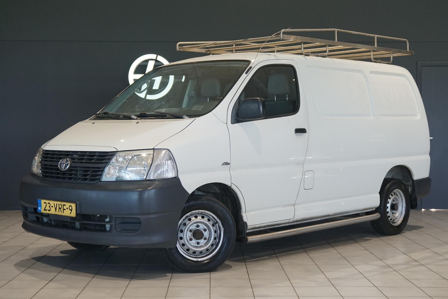 Toyota HiAce - 2.5 D-4D KWB Comfort 2.5 D-4D KWB Comfort - AutoWereld.nl