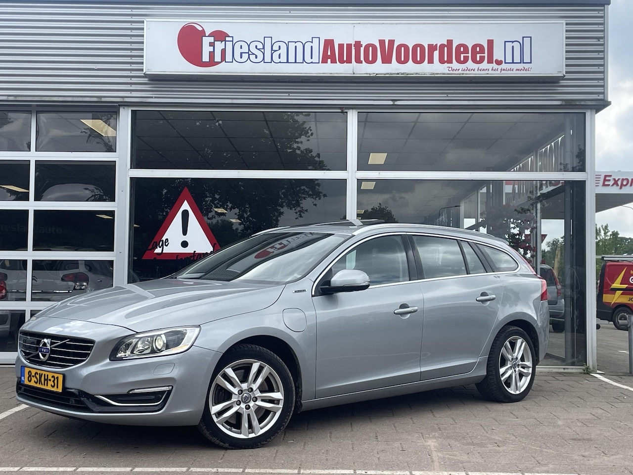 Volvo V60 - 2.4 D6 AWD Plug-In Hybrid Summum /Cruise/Leder/Clima/Schuifdak/Full option/ - AutoWereld.nl