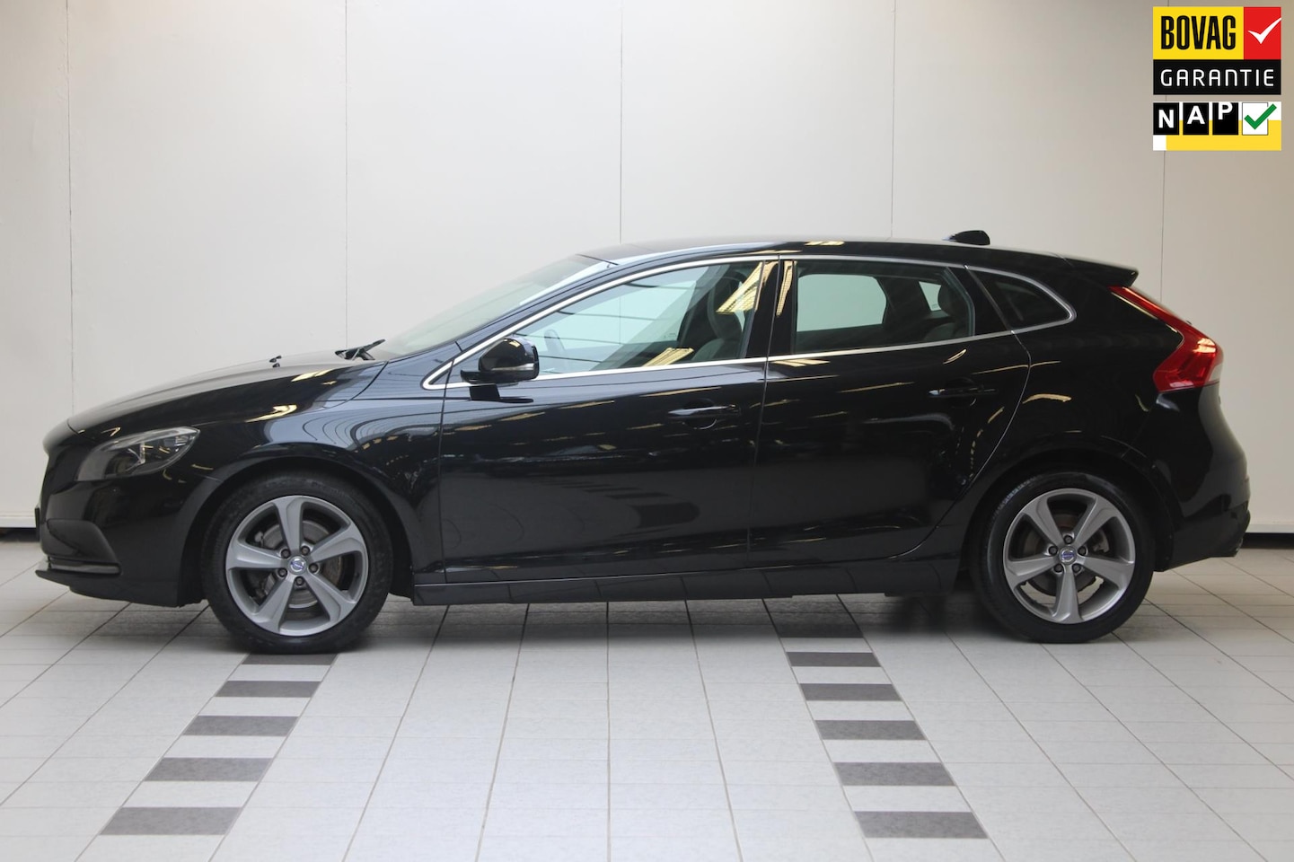 Volvo V40 - 1.6 T3 Summum*1e eigenaar*Camera*Trekhaak*Nap* - AutoWereld.nl