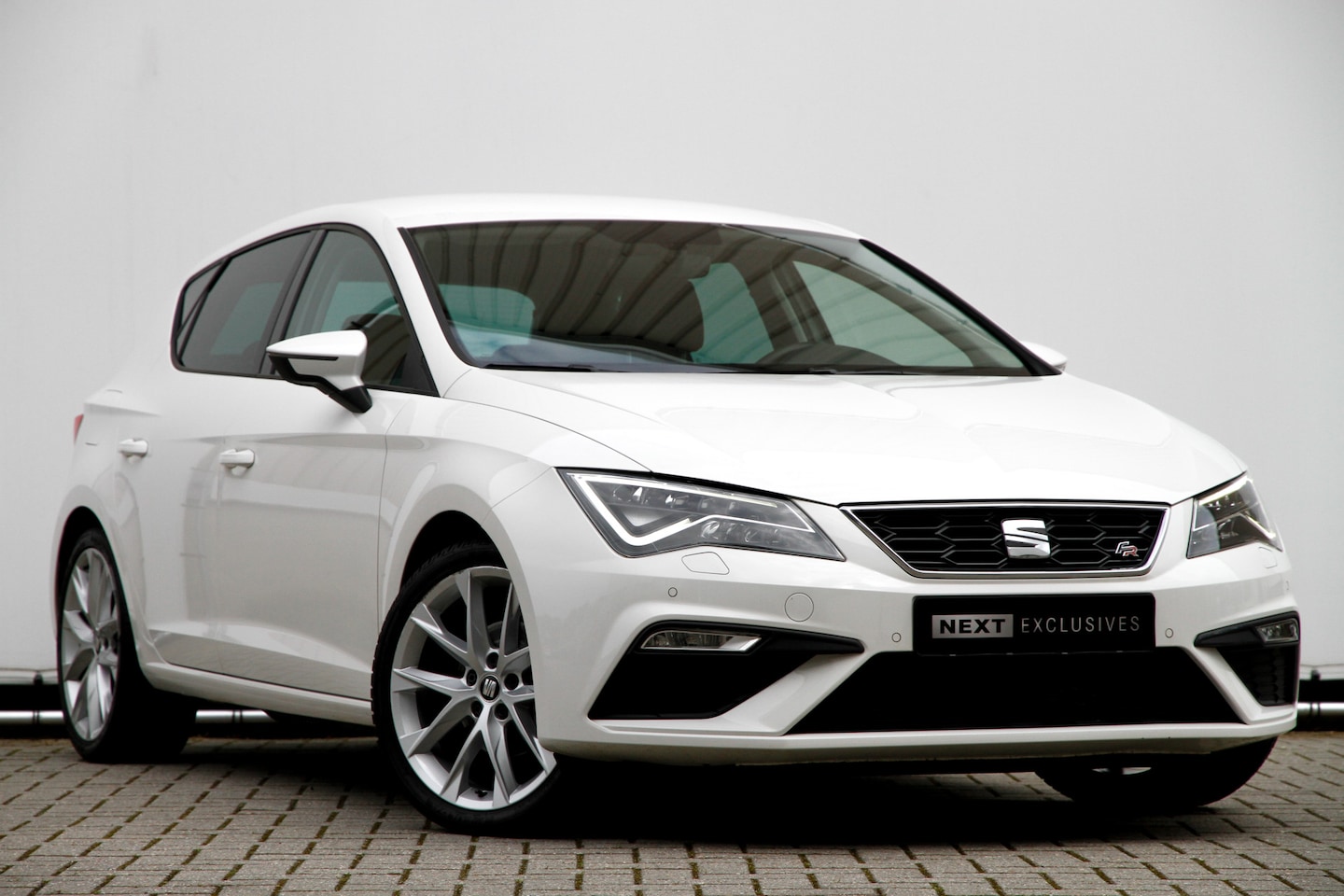 Seat Leon - 1.4 EcoTSI FR Business Intense BTW | Carplay | Camera | Verwarming - AutoWereld.nl