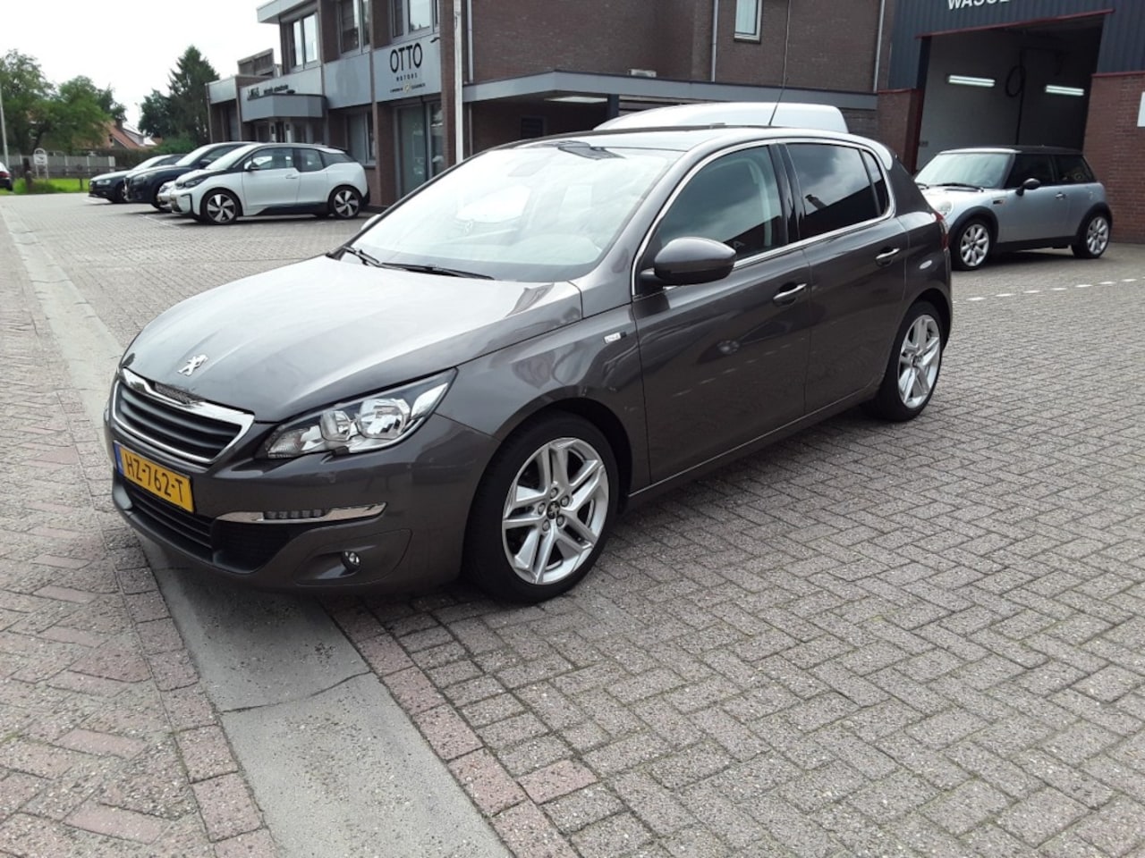 Peugeot 308 - 1.2 PURE TECH STYLE / PANORAMADAK / NAVI - AutoWereld.nl