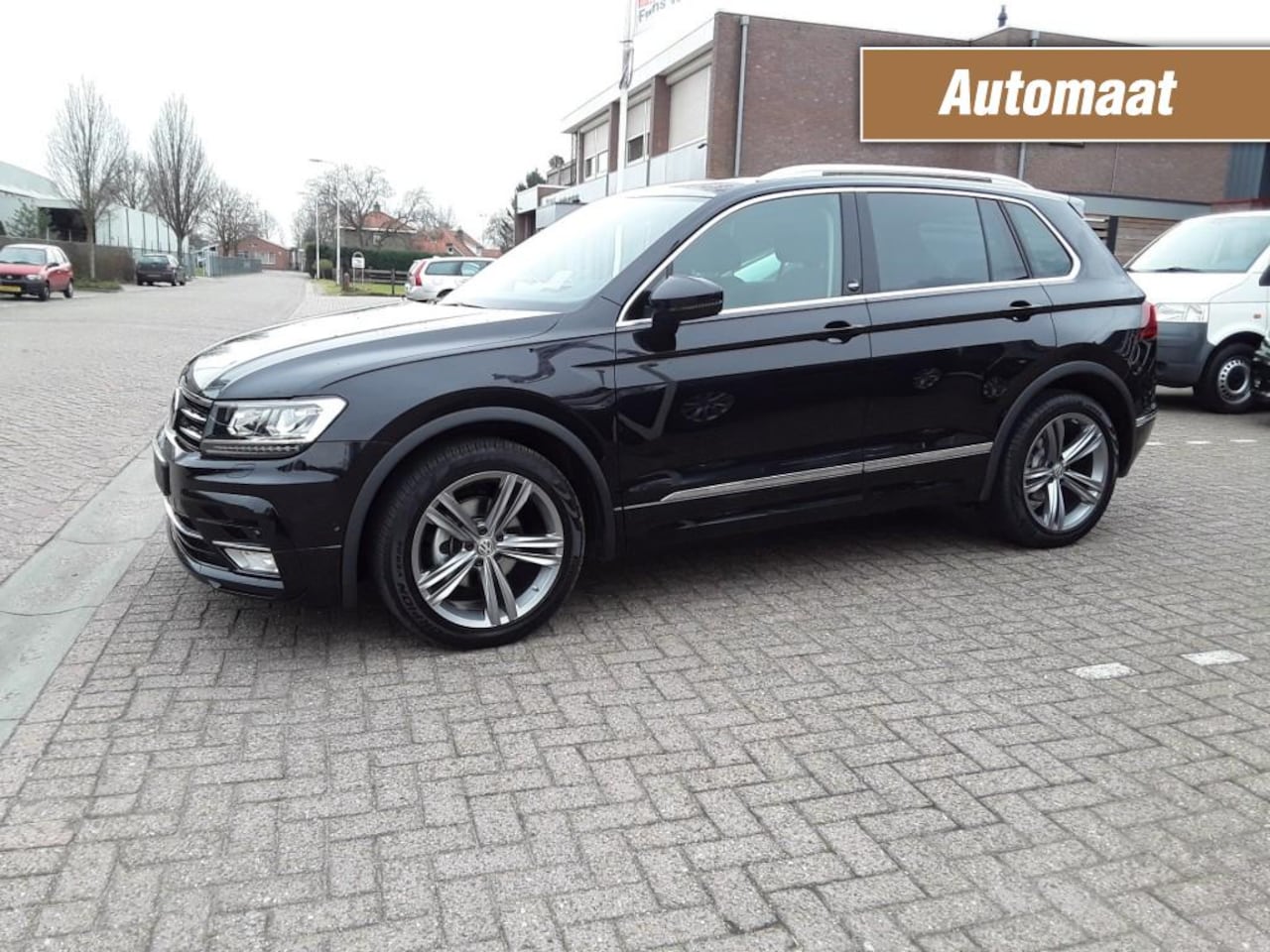 Volkswagen Tiguan - 1.4 TSI DSG ACT / R-LINE EXTERIEUR / PANORAMA - AutoWereld.nl