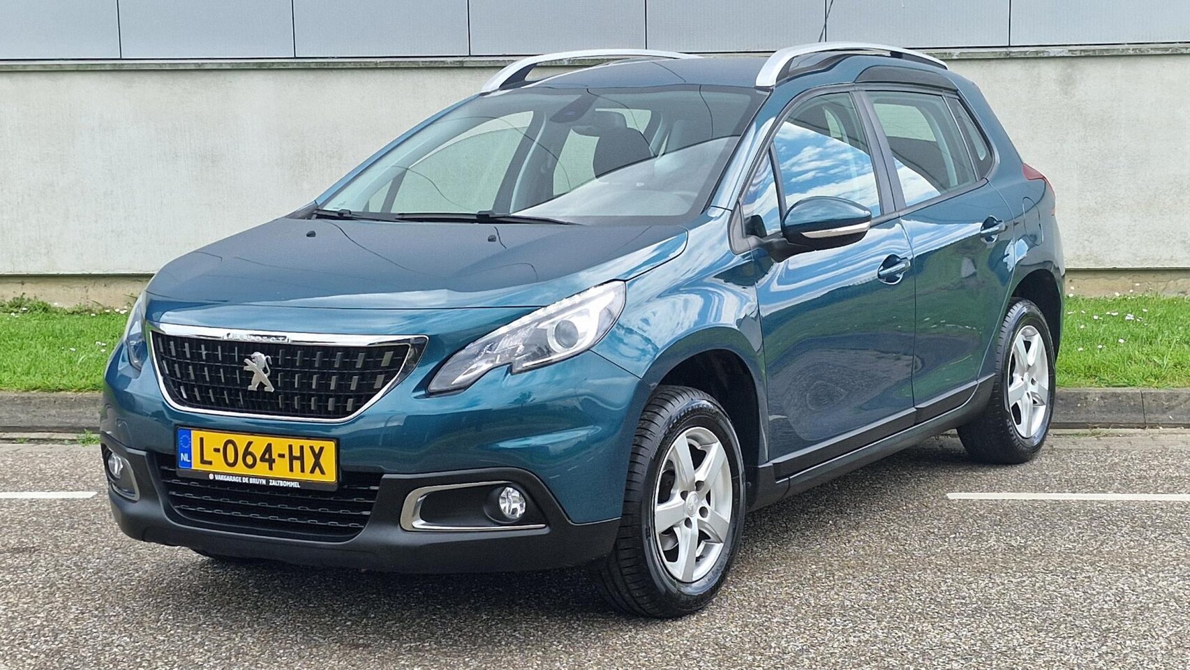 Peugeot 2008 - 1.2 PureTech Active met trekhaak - AutoWereld.nl