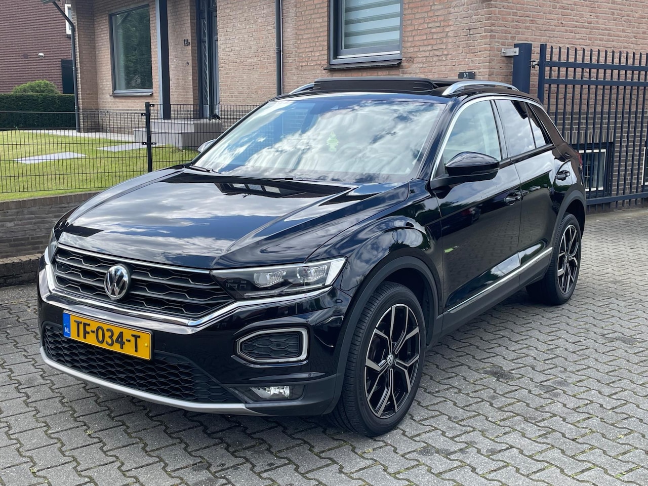 Volkswagen T-Roc - 1.5 TSI Sport Airco|Navi|Led|Pano| - AutoWereld.nl