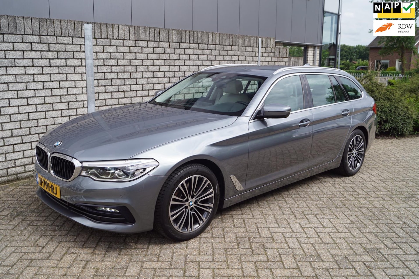 BMW 5-serie Touring - 520i High Executive Sport Line Autom Leder Sportst Stoelverw Navi Camera Clima Cruise 2x P - AutoWereld.nl