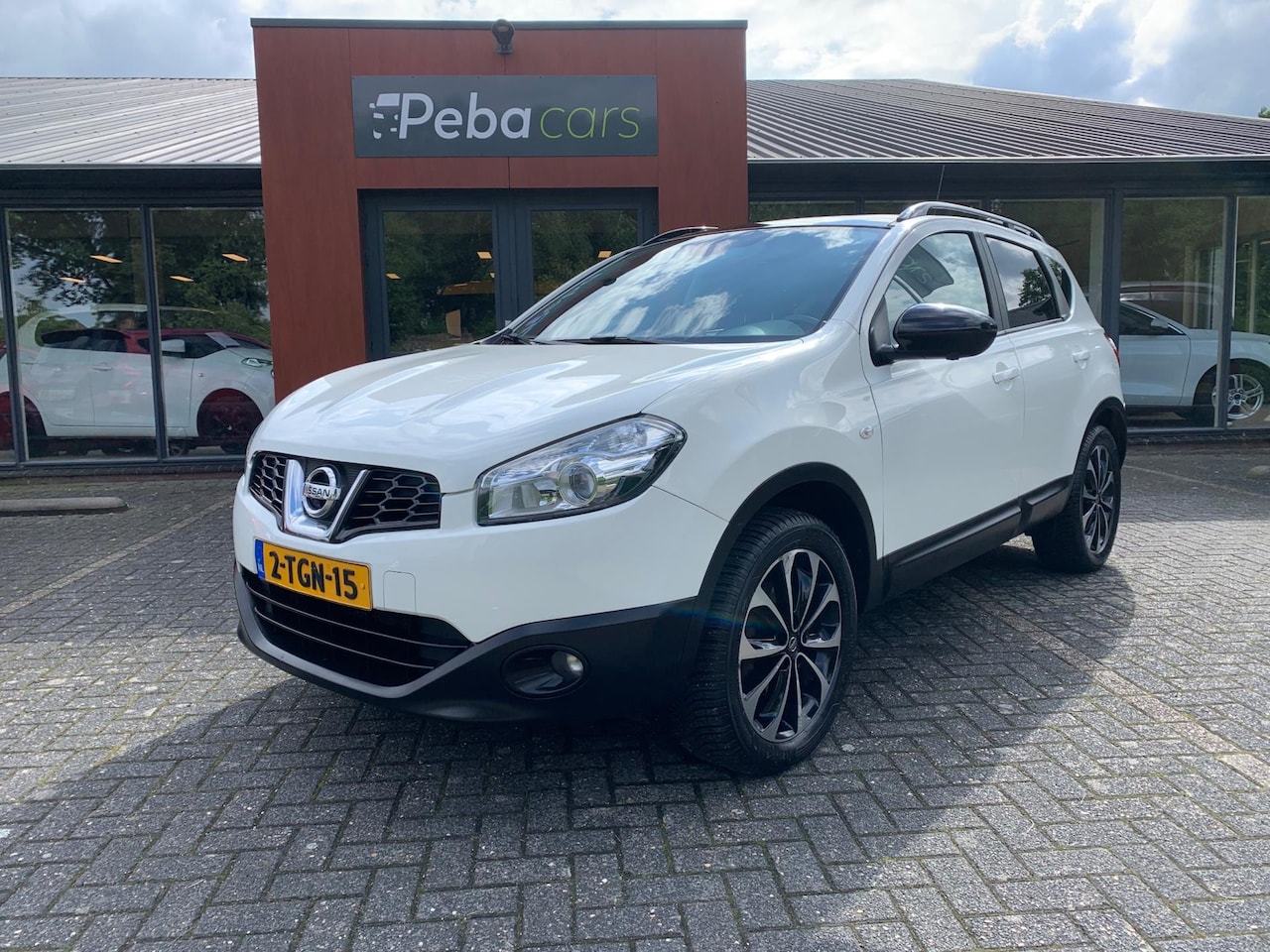 Nissan Qashqai - 2.0 360 / NAVIGATIE / PANORAMADAK / L.M VELGEN - AutoWereld.nl