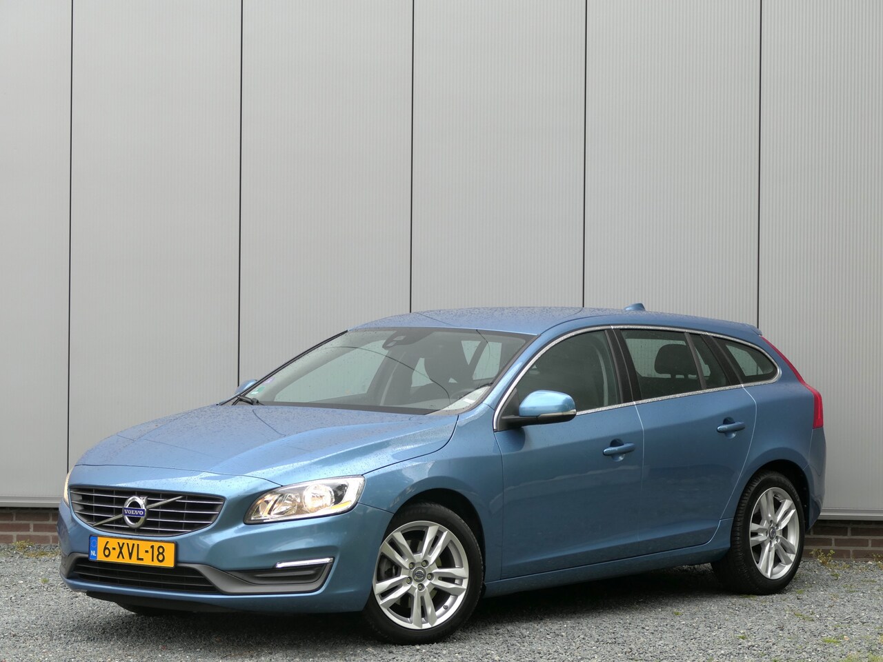 Volvo V60 - T3 Momentum Navigatie / Trekhaak / Parkeersensoren - AutoWereld.nl