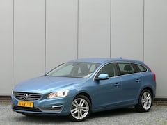 Volvo V60 - T3 Momentum Navigatie / Trekhaak / Parkeersensoren