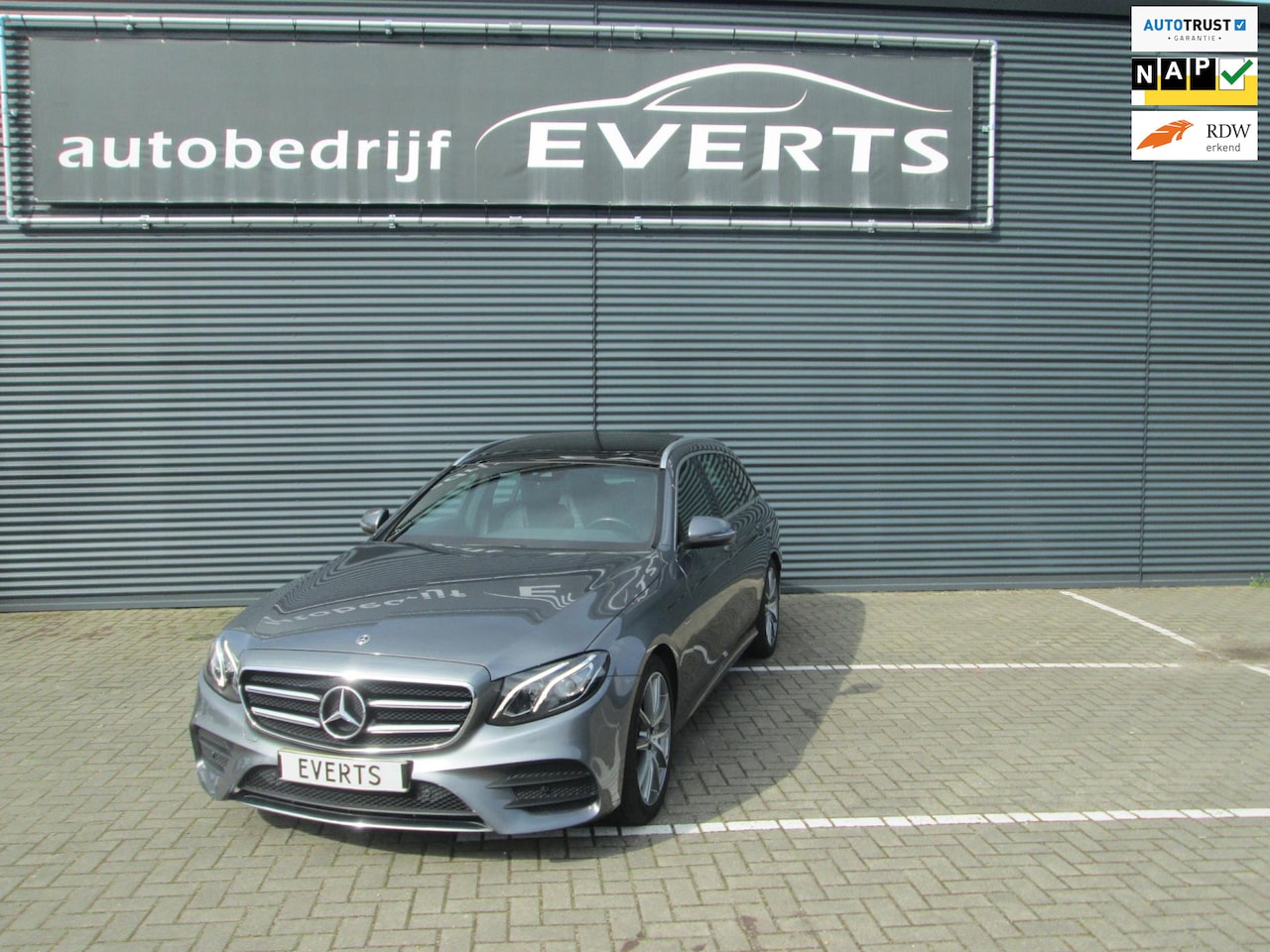 Mercedes-Benz E-klasse Estate - 200 Business Solution Sport Amg uitgevoerd zeer complete originele nederlandse auto met 71 - AutoWereld.nl