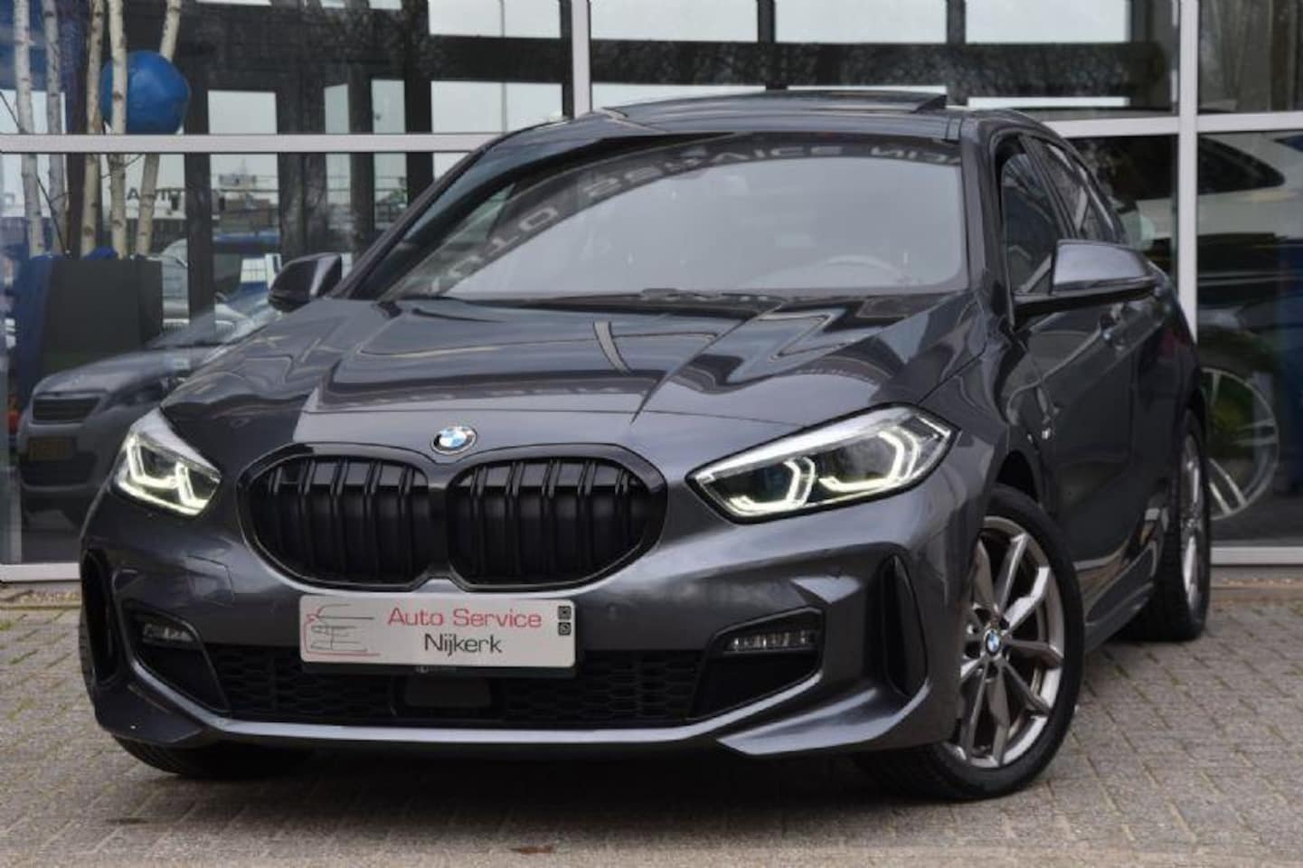 BMW 1-serie - 118i High Executive M Aut. Leder Pano.dak Trekhaak - AutoWereld.nl