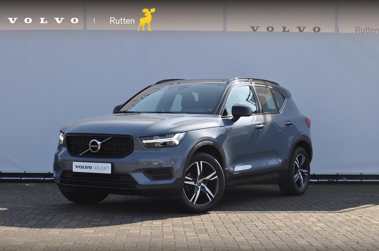 Volvo XC40 - 163PK Automaat T3 R-Design /  Cruise Control / Verkeersbord detectie / Bluetooth/ Parkeers - AutoWereld.nl