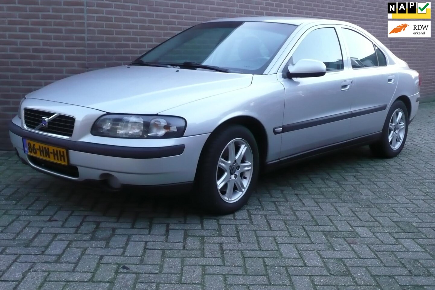 Volvo S60 - 2.4 T 2.4 T , 200PK , TREKHAAK , LM VELGEN , YONGTIMER - AutoWereld.nl