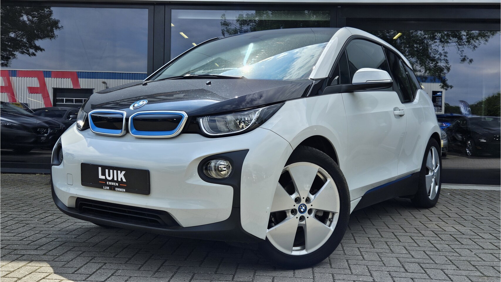 BMW i3 - Basis Comfort Advance 22 kWh + NAVI + AIRCO + STOELVERW. + LM VELGEN - AutoWereld.nl