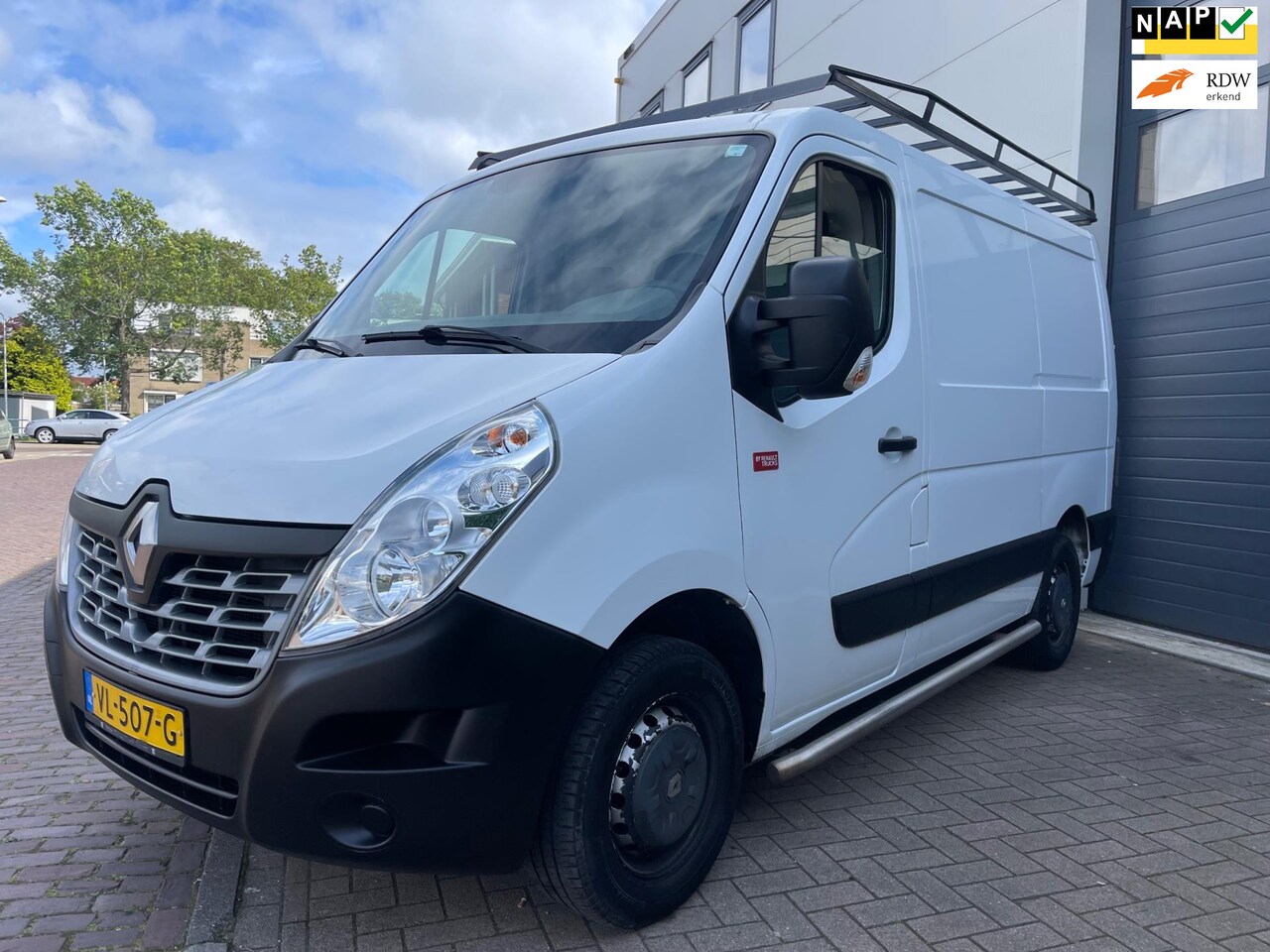 Renault Master - T35 2.3 dCi L1H2/Navi/Cruise-c/Bluetooth/PDC/Dealer onderhouden/Trekhaak/AUX - AutoWereld.nl