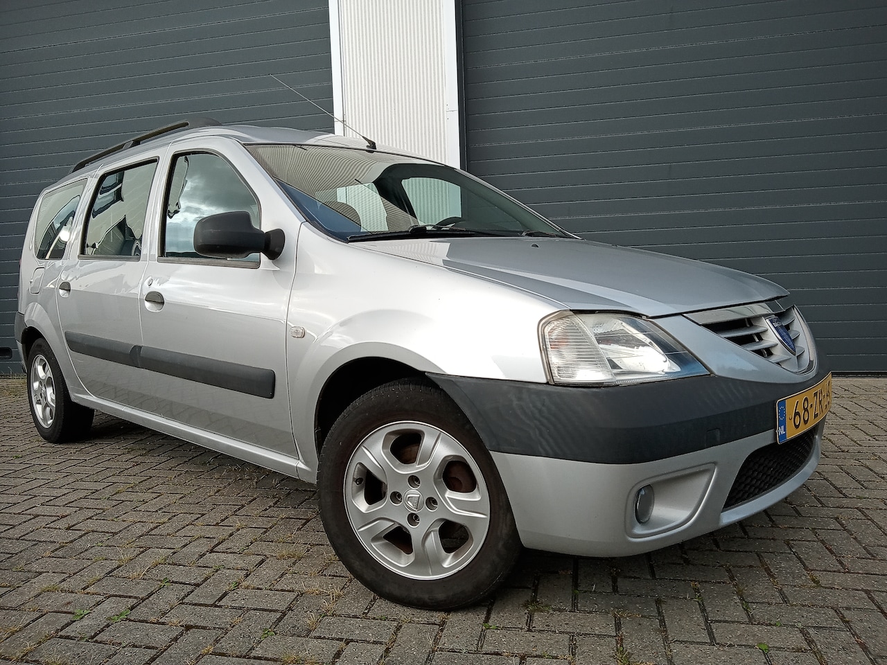 Dacia Logan MCV - 1.6-16V Lauréate Airco & Lichtmetaal + vol jaar APK - AutoWereld.nl