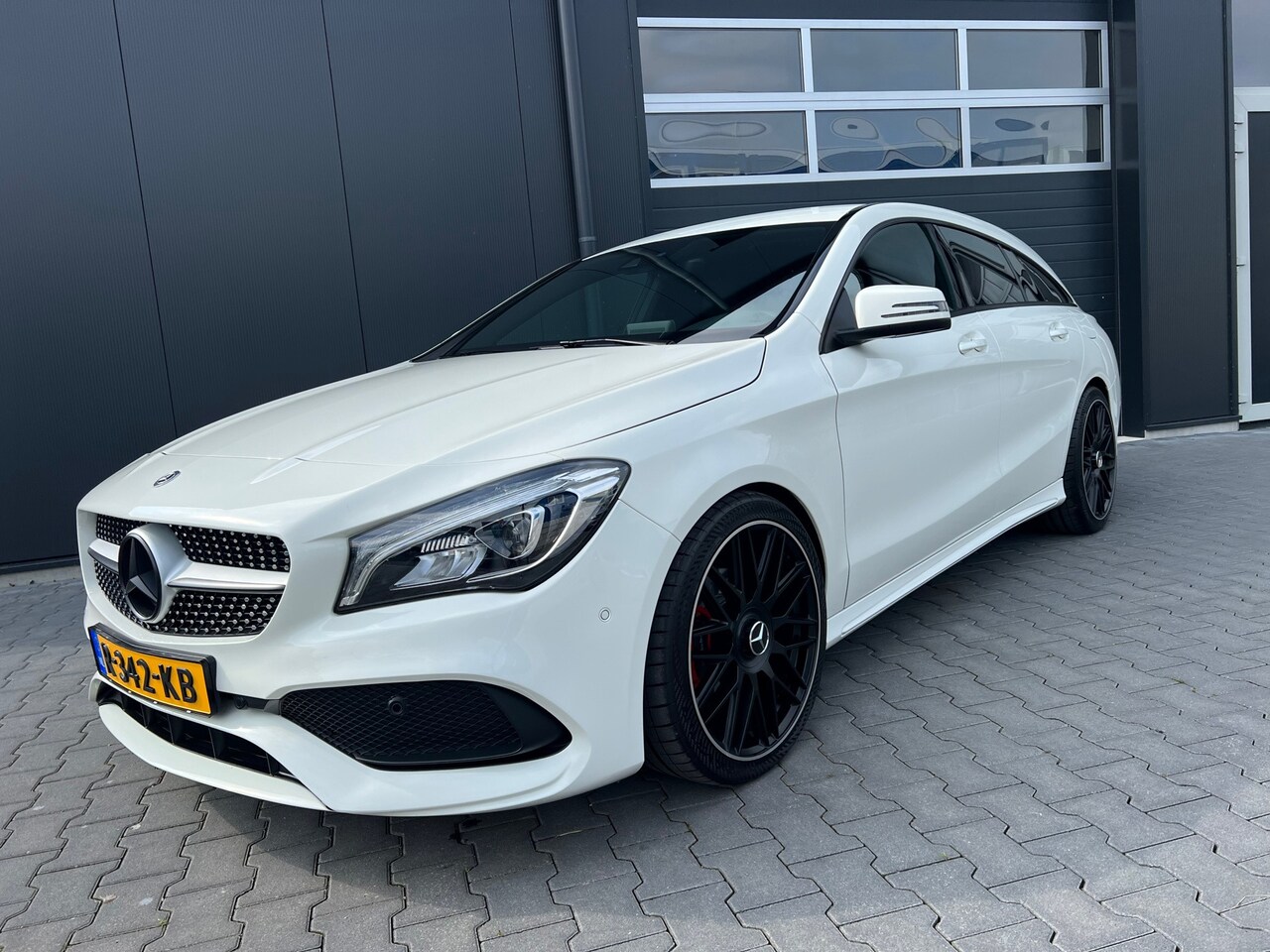 Mercedes-Benz CLA-klasse Shooting Brake - 180 AMG Line 180 AMG LINE !! - AutoWereld.nl